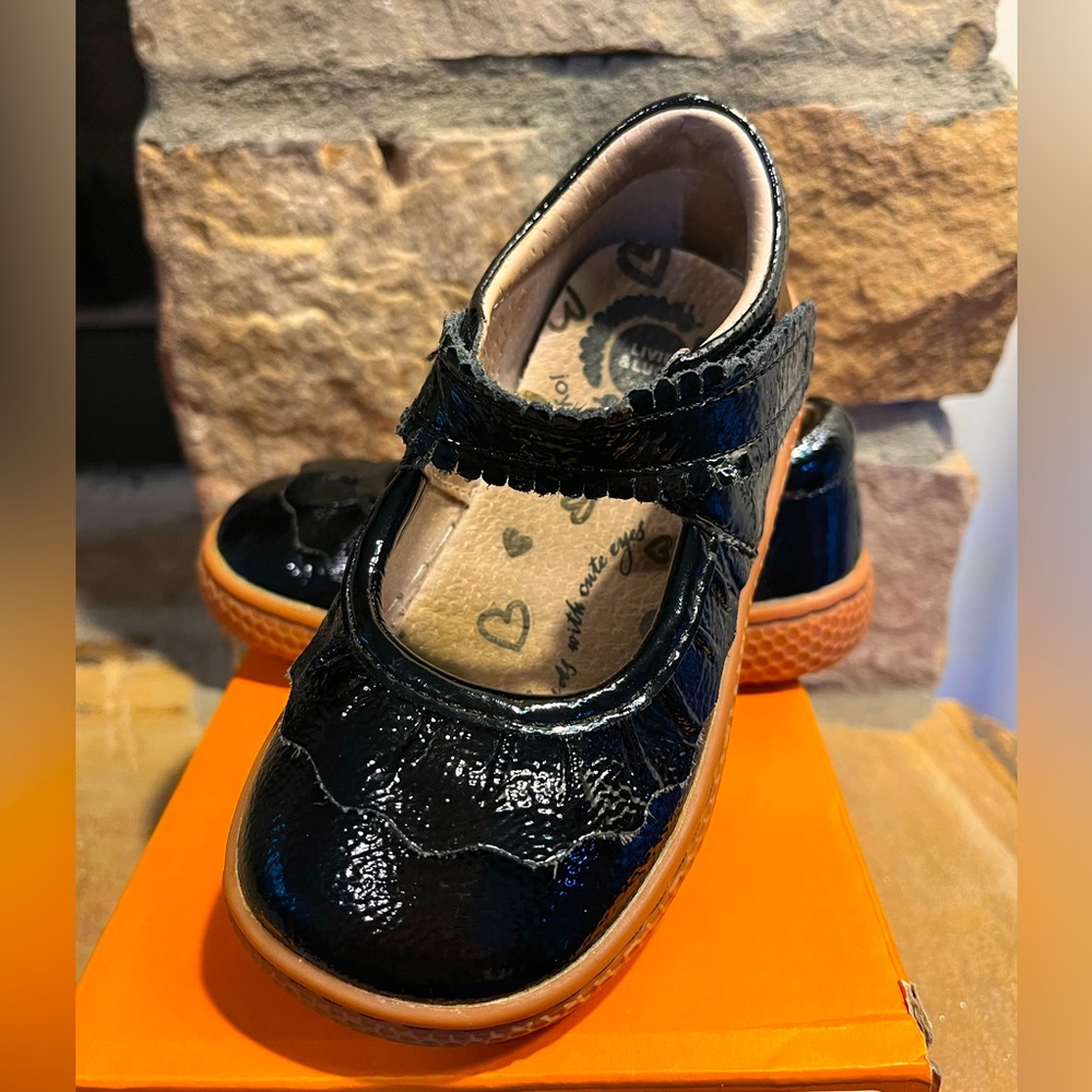 LIVIE & LUCA Black Patent Leather Mary Janes